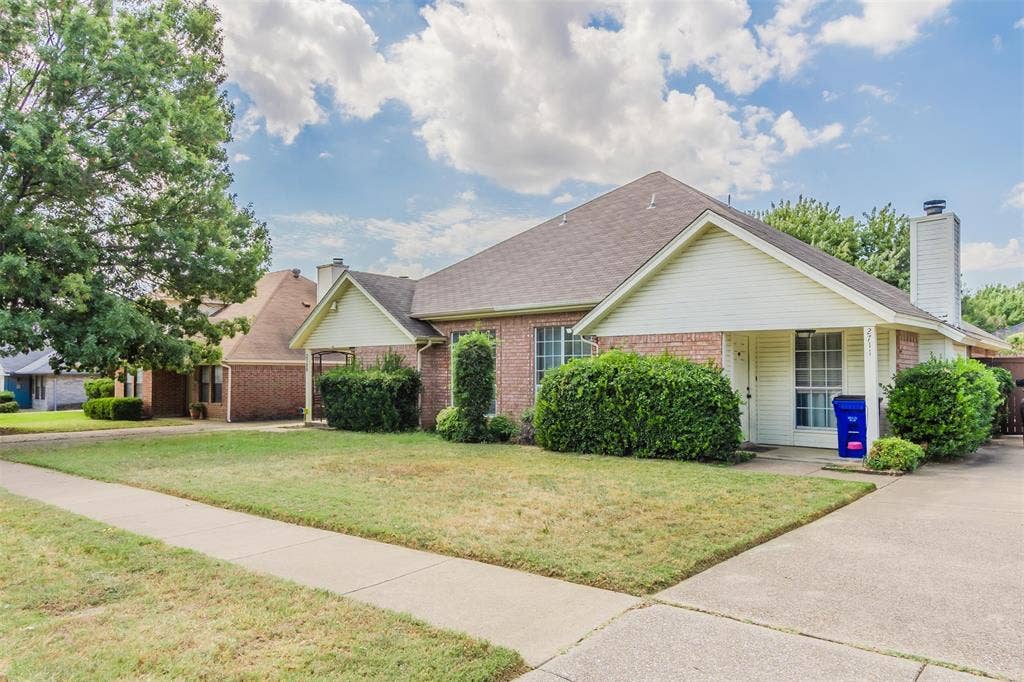2709 Brittany Drive, Euless, TX 76039 2709 Brittany Drive, Euless, TX 76039