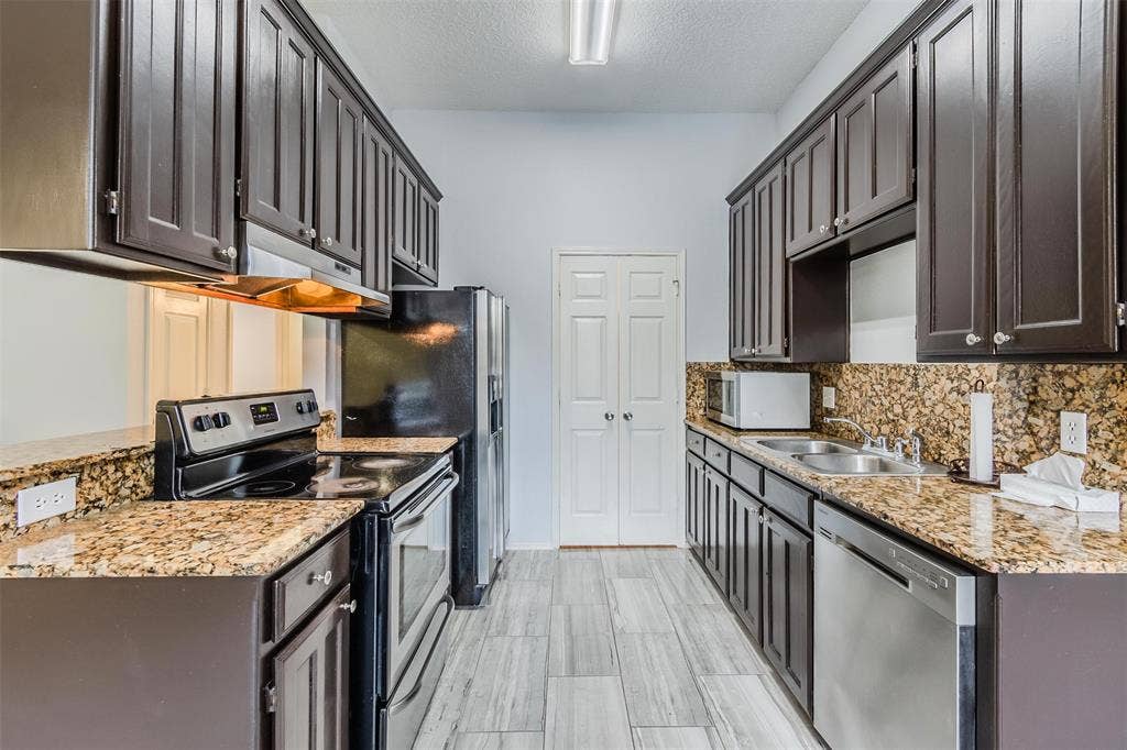 2709 Brittany Drive, Euless, TX 76039 2709 Brittany Drive, Euless, TX 76039