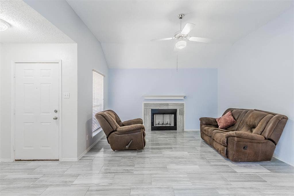 2709 Brittany Drive, Euless, TX 76039 2709 Brittany Drive, Euless, TX 76039