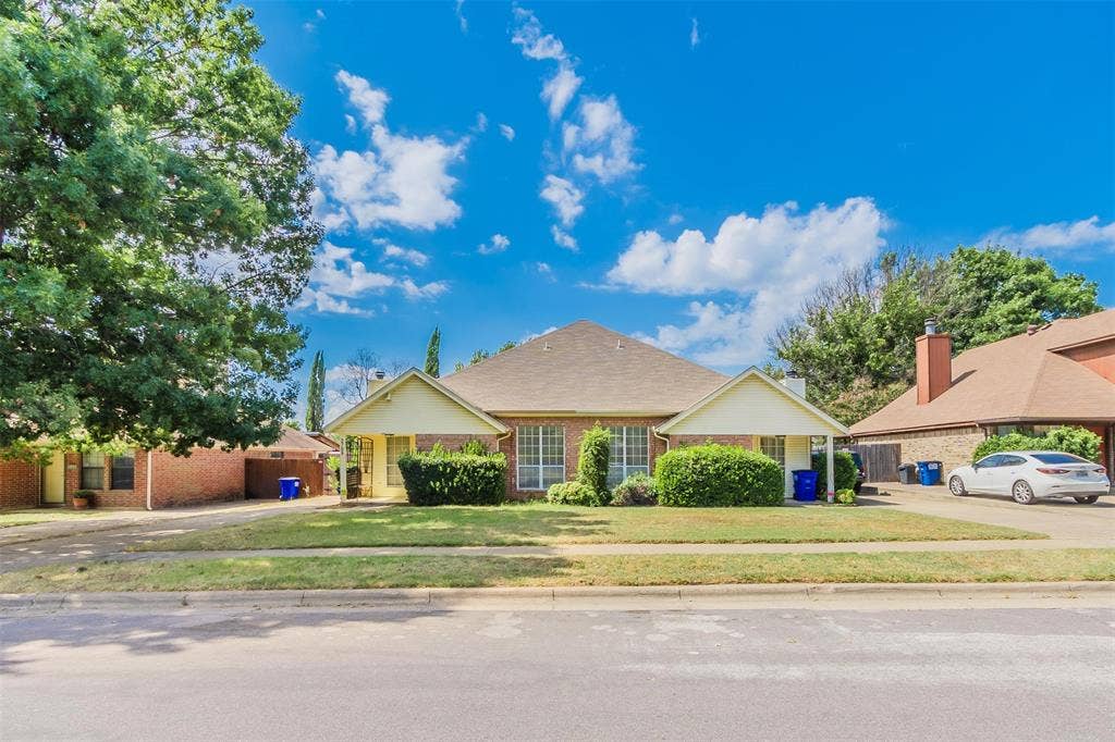 2709 Brittany Drive, Euless, TX 76039 2709 Brittany Drive, Euless, TX 76039