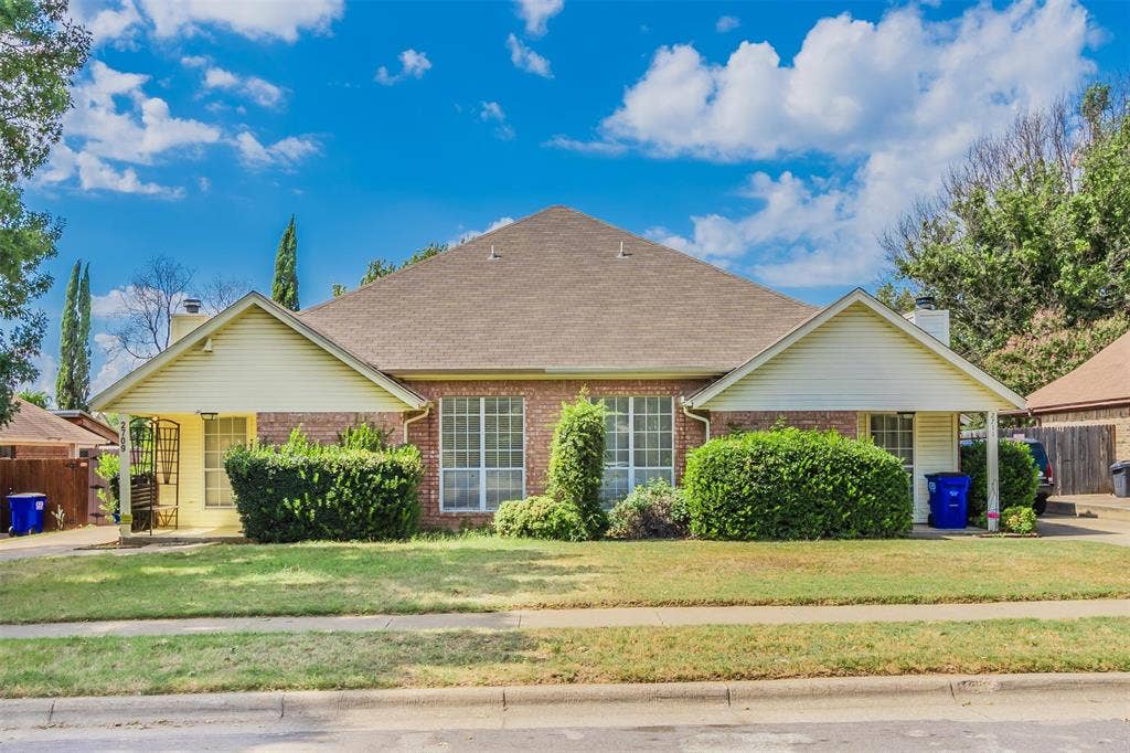 2709 Brittany Drive, Euless, TX 76039 2709 Brittany Drive, Euless, TX 76039