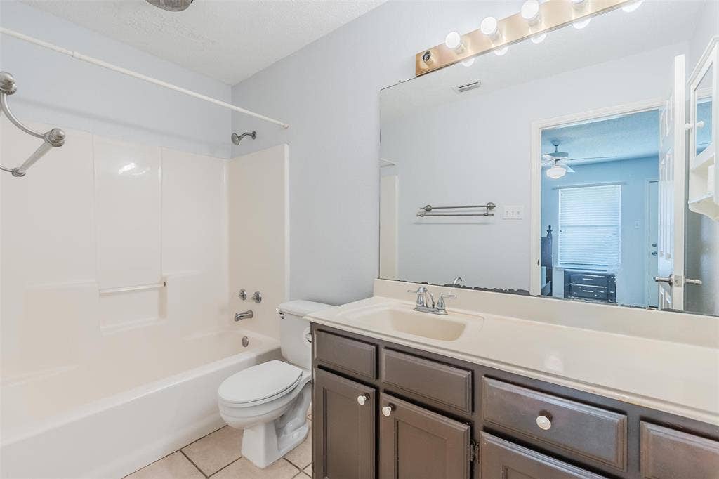 2709 Brittany Drive, Euless, TX 76039 2709 Brittany Drive, Euless, TX 76039