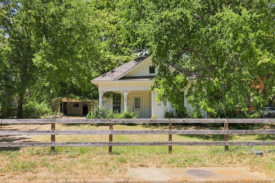 Property photo for 409 S Boyd Street, Lindale, TX
