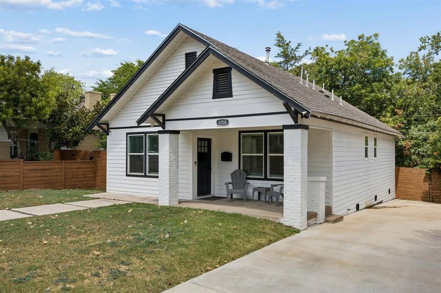 Property photo for 1008 S Oak Cliff Boulevard, Dallas, TX