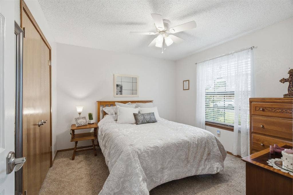 521 W Louella Drive, Hurst, TX 76054 Secondary bedroom with lots of natural light.