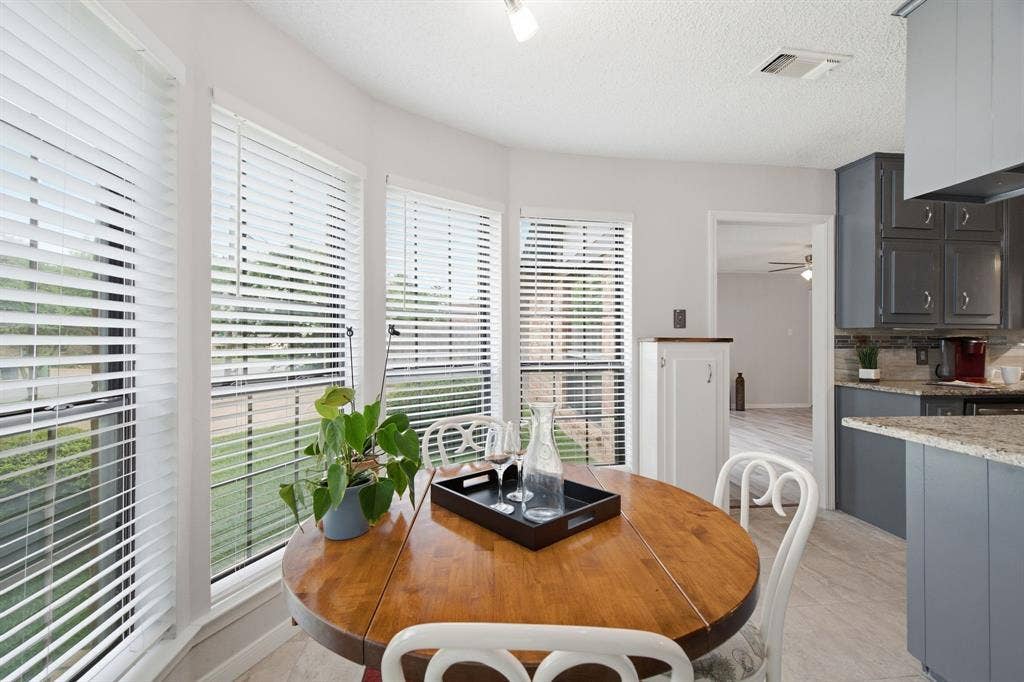 521 W Louella Drive, Hurst, TX 76054 Perfect place to drink coffee in the mornings and enjoy the morning.