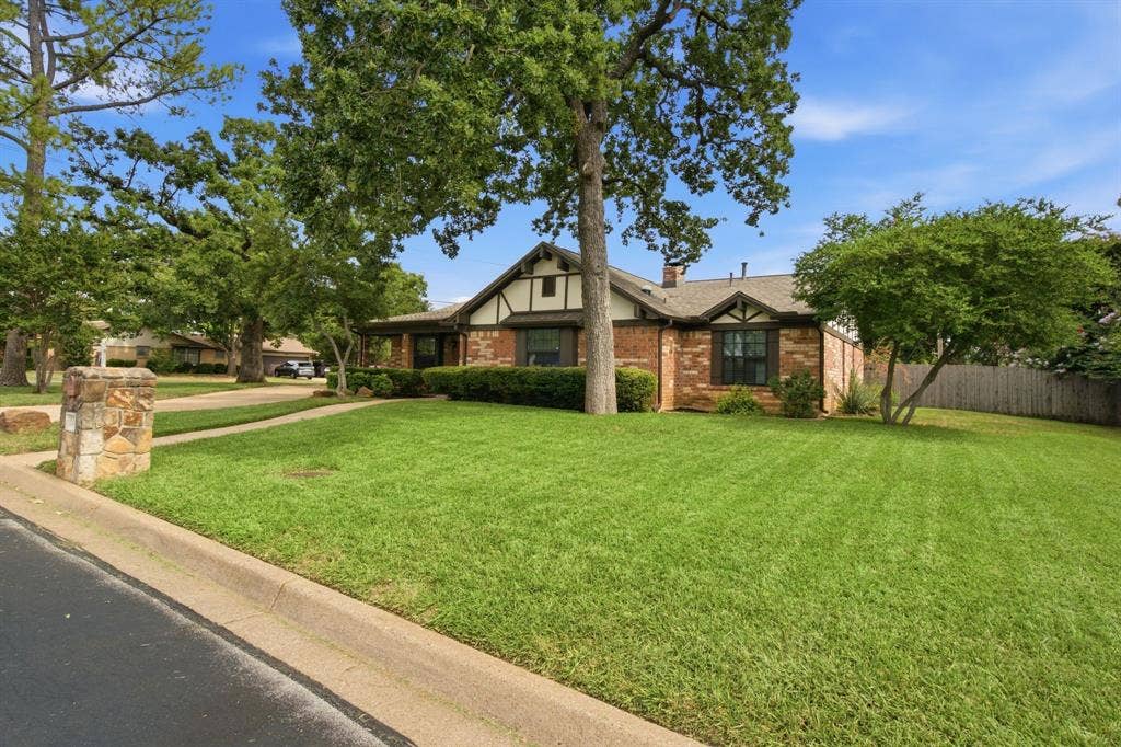 521 W Louella Drive, Hurst, TX 76054 Lovely green lush grass and mature trees.