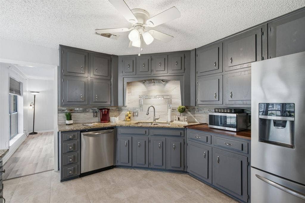 521 W Louella Drive, Hurst, TX 76054 521 W Louella Drive, Hurst, TX 76054
