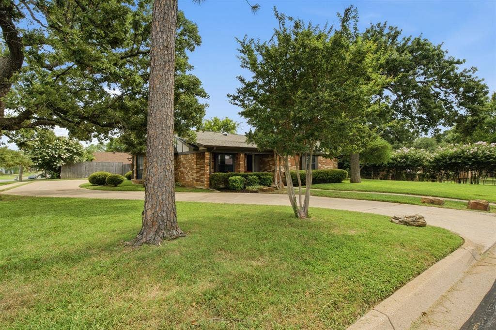 521 W Louella Drive, Hurst, TX 76054 The long drive is perfect for guest parking.