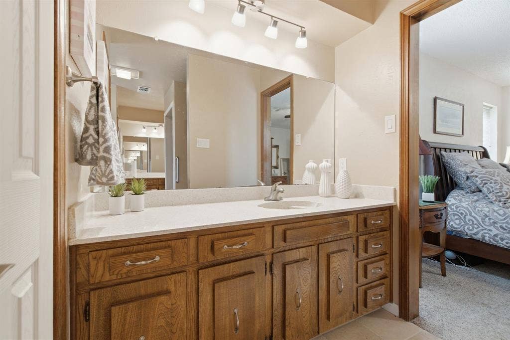 521 W Louella Drive, Hurst, TX 76054 Two large vanities just like this one.