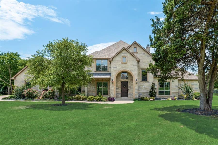 Property photo for 140 Sullivan Way, Waxahachie, TX