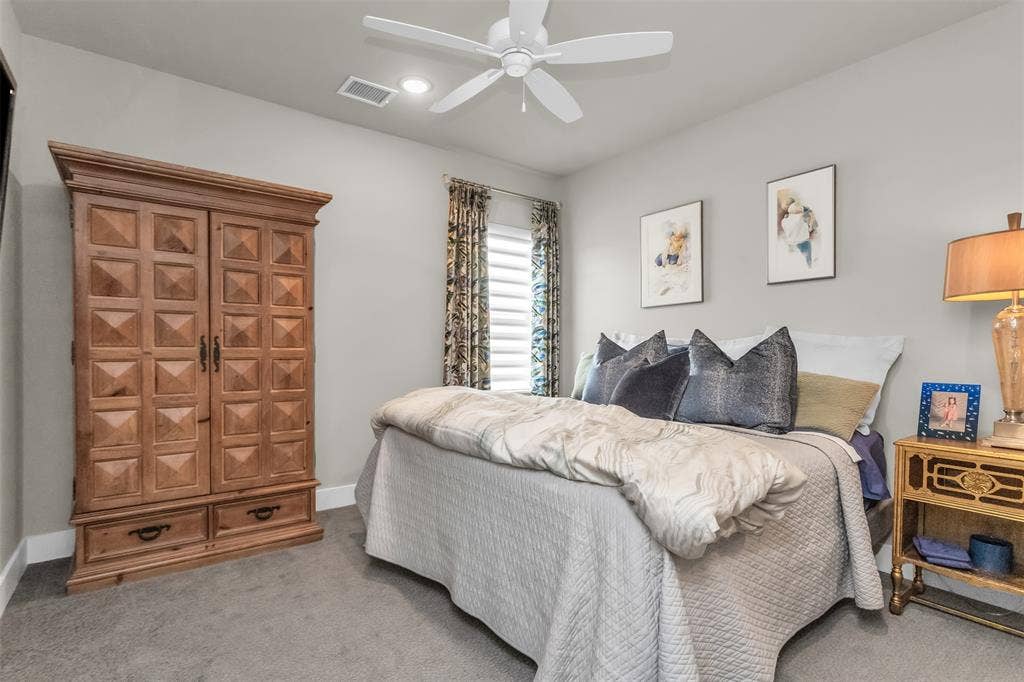 8138 Edgefield Court, Frisco, TX 75035 Soft gray carpeting complementing light gray walls