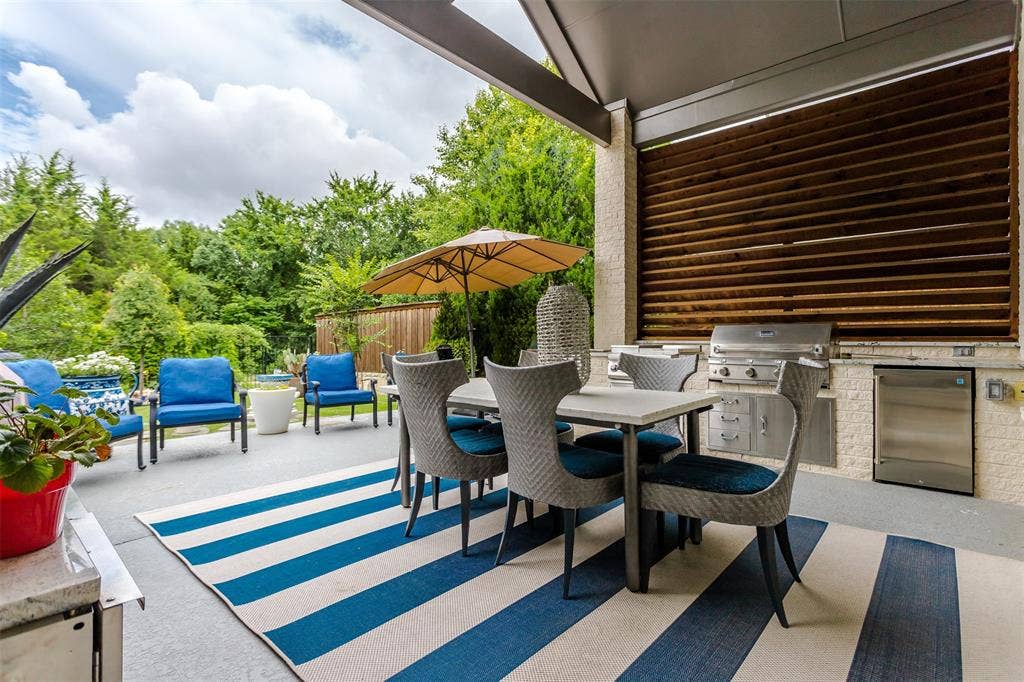 8138 Edgefield Court, Frisco, TX 75035 Covered patio with an outdoor kitchen featuring a built-in grill and stainless steel appliances