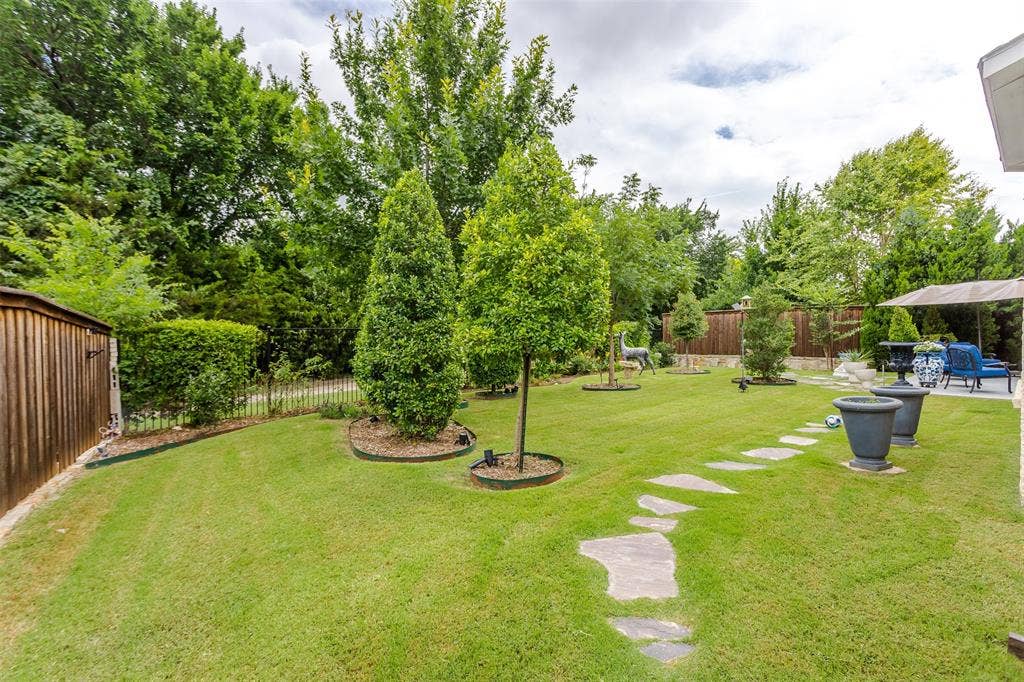 8138 Edgefield Court, Frisco, TX 75035 Expansive green lawn with a stone pathway