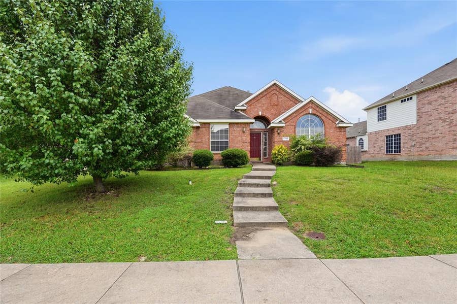 Property photo for 1700 Wylie Creek Drive, DeSoto, TX