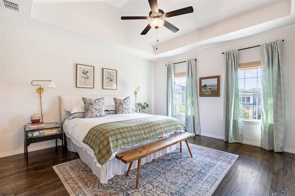 7405 Collin Mckinney Parkway, McKinney, TX 75070 Spacious primary bedroom with vaulted ceilings
