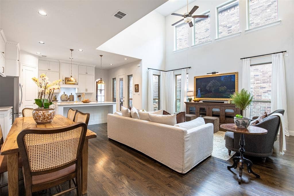 7405 Collin Mckinney Parkway, McKinney, TX 75070 Living area featuring vaulted ceilings and wood floors. Spacious and Airy!