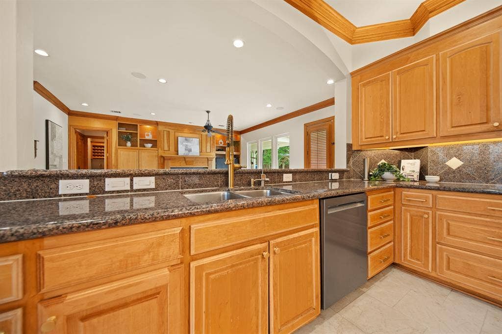 6420 Riverside Drive, Plano, TX 75024 6420 Riverside Drive, Plano, TX 75024