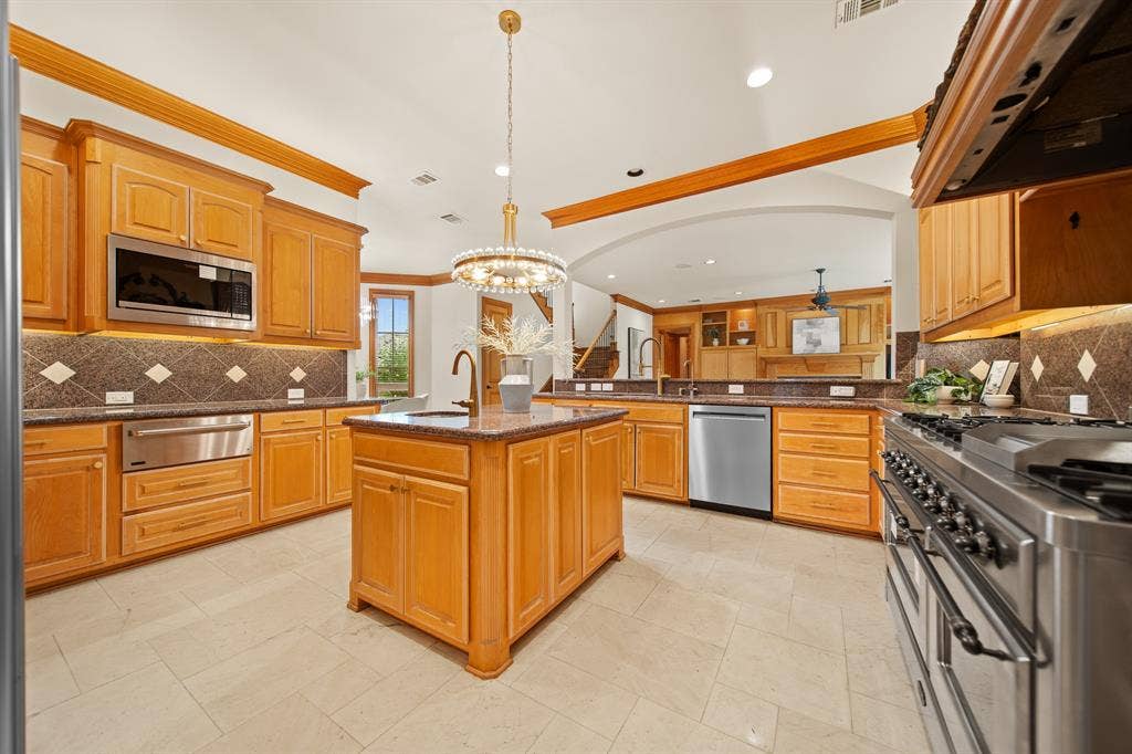 6420 Riverside Drive, Plano, TX 75024 6420 Riverside Drive, Plano, TX 75024