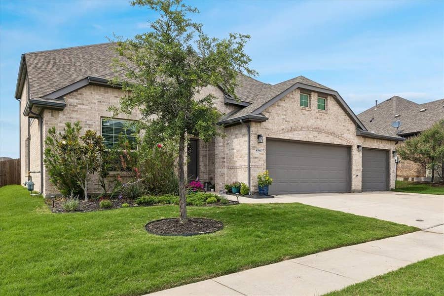 Property photo for 4341 Swallow Drive, Fort Worth, TX