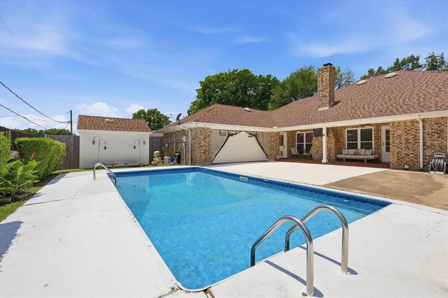 Property photo for 2008 Iron Horse Court, Arlington, TX