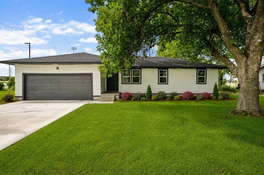 Property photo for 613 Jefferson Avenue, Princeton, TX