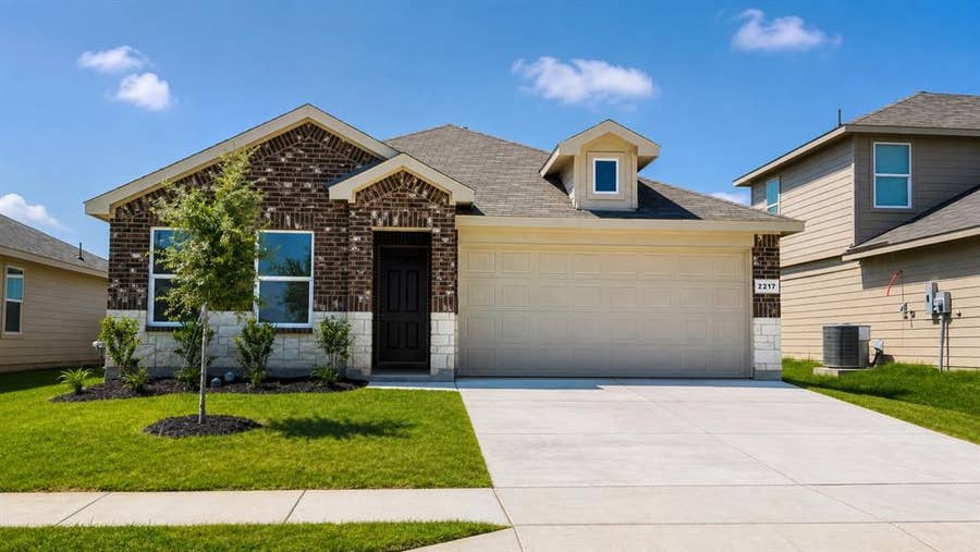 Property photo for 2217 BAKERSFIELD Drive, Fort Worth, TX