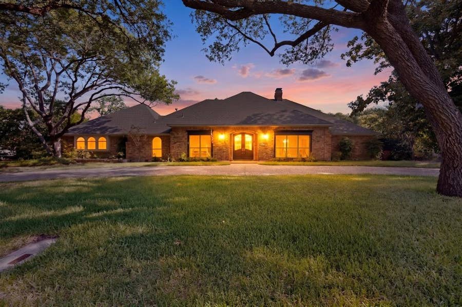 Property photo for 6911 Gateridge Drive, Dallas, TX