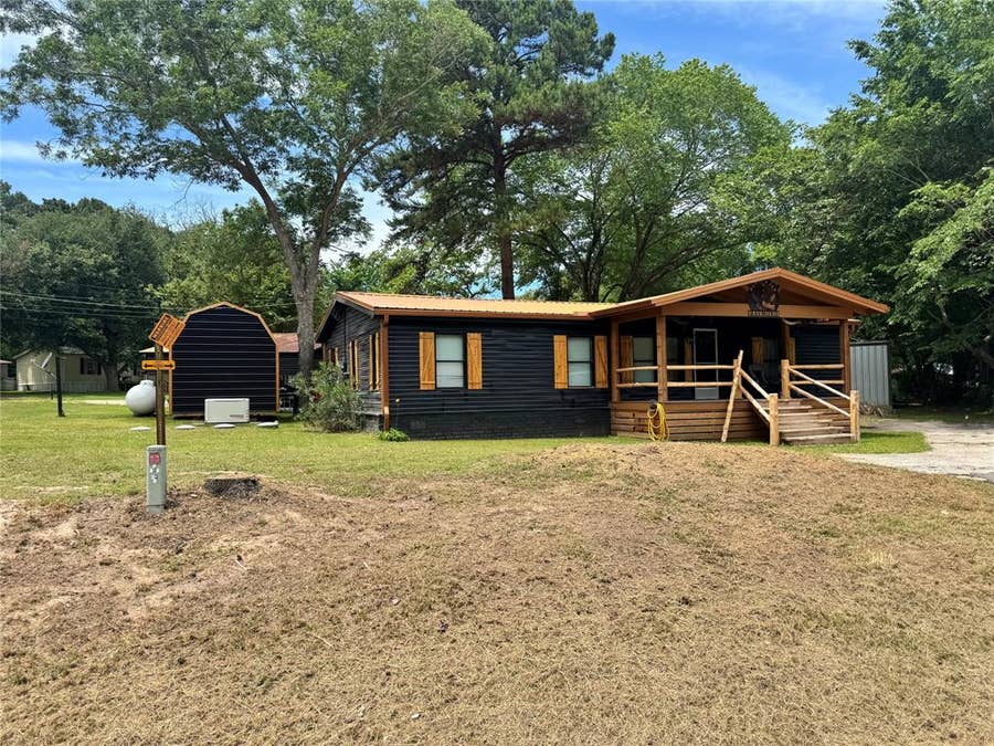 Property photo for 20414 Hillside Drive, Chandler, TX