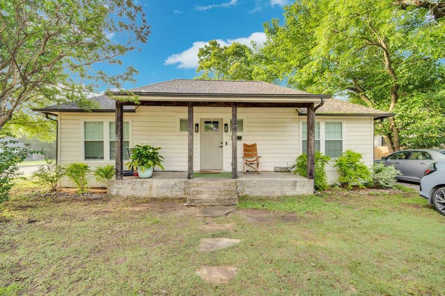 Property photo for 124 Coats Street, Waxahachie, TX