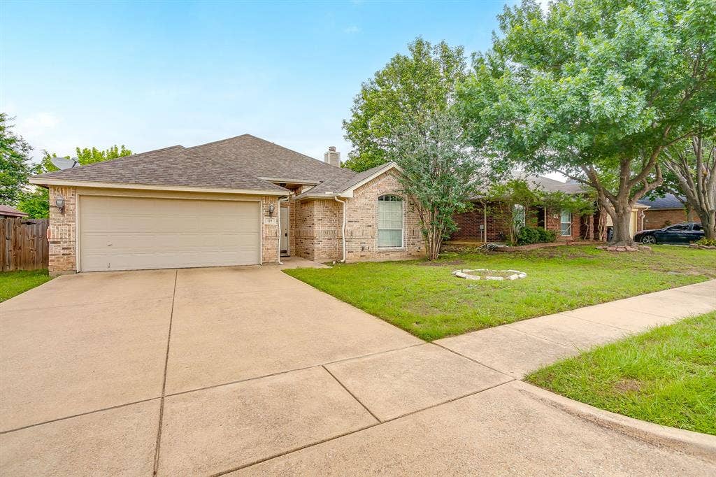 129 Hirth Drive, Crowley, TX 76036 129 Hirth Drive, Crowley, TX 76036