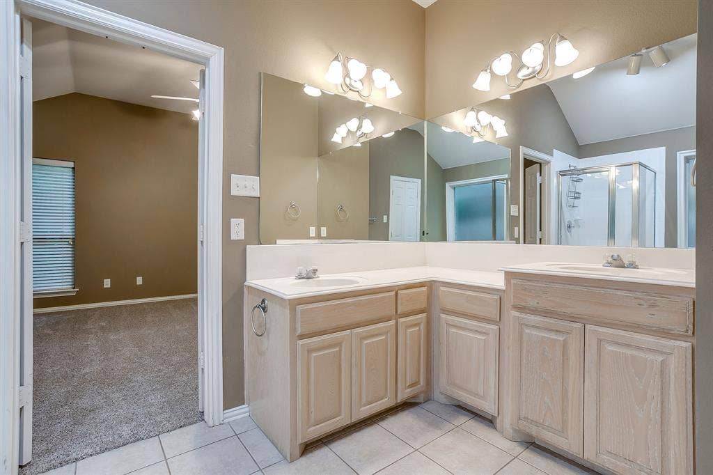 129 Hirth Drive, Crowley, TX 76036 129 Hirth Drive, Crowley, TX 76036