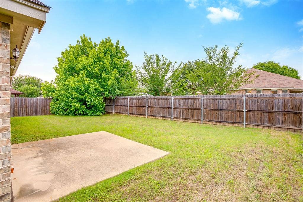 129 Hirth Drive, Crowley, TX 76036 129 Hirth Drive, Crowley, TX 76036