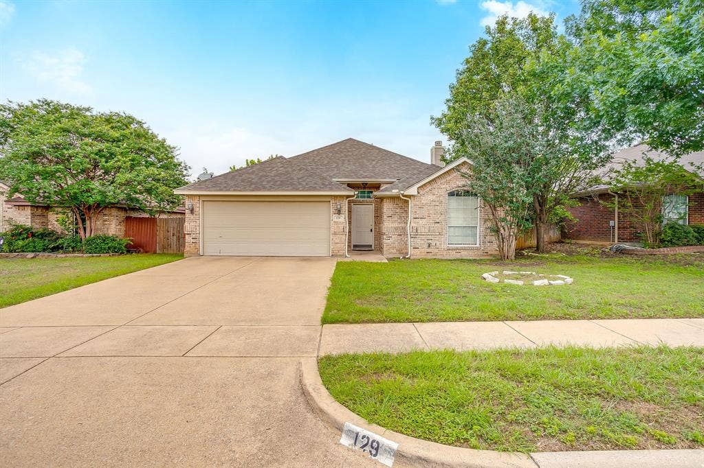 129 Hirth Drive, Crowley, TX 76036 129 Hirth Drive, Crowley, TX 76036