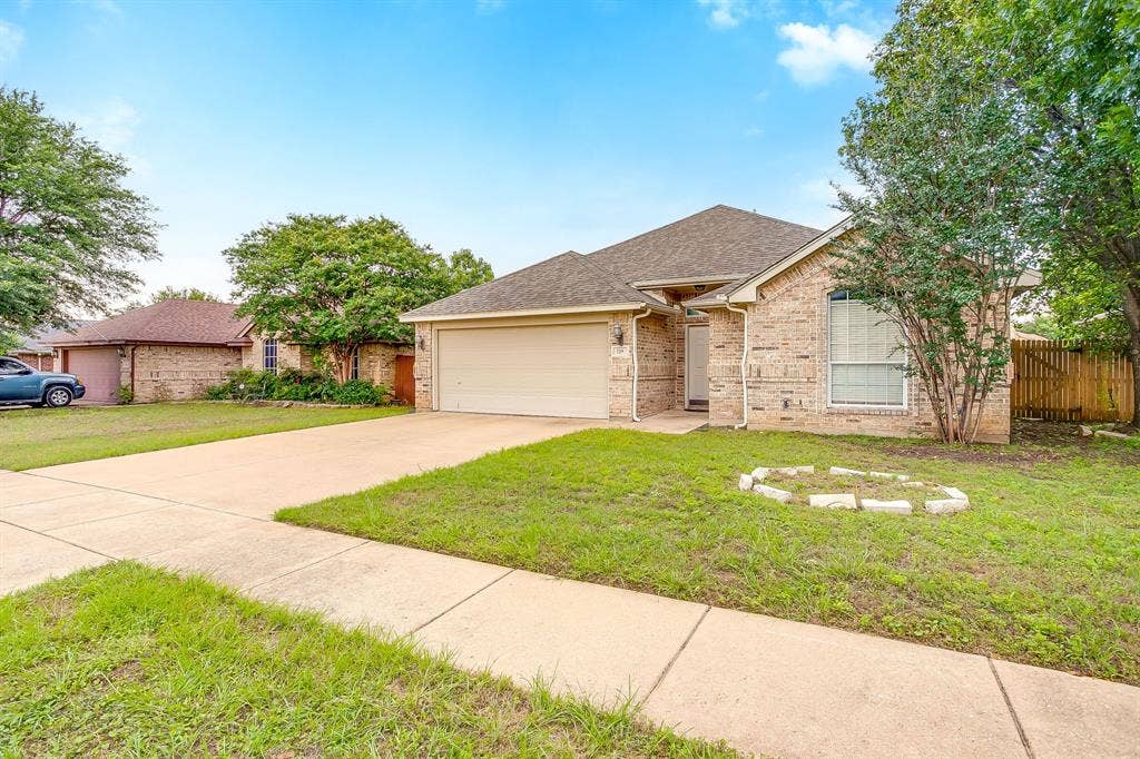 129 Hirth Drive, Crowley, TX 76036 129 Hirth Drive, Crowley, TX 76036