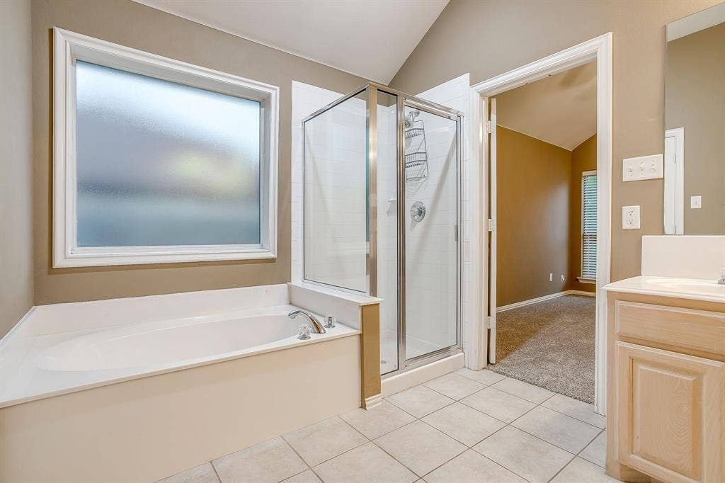 129 Hirth Drive, Crowley, TX 76036 129 Hirth Drive, Crowley, TX 76036