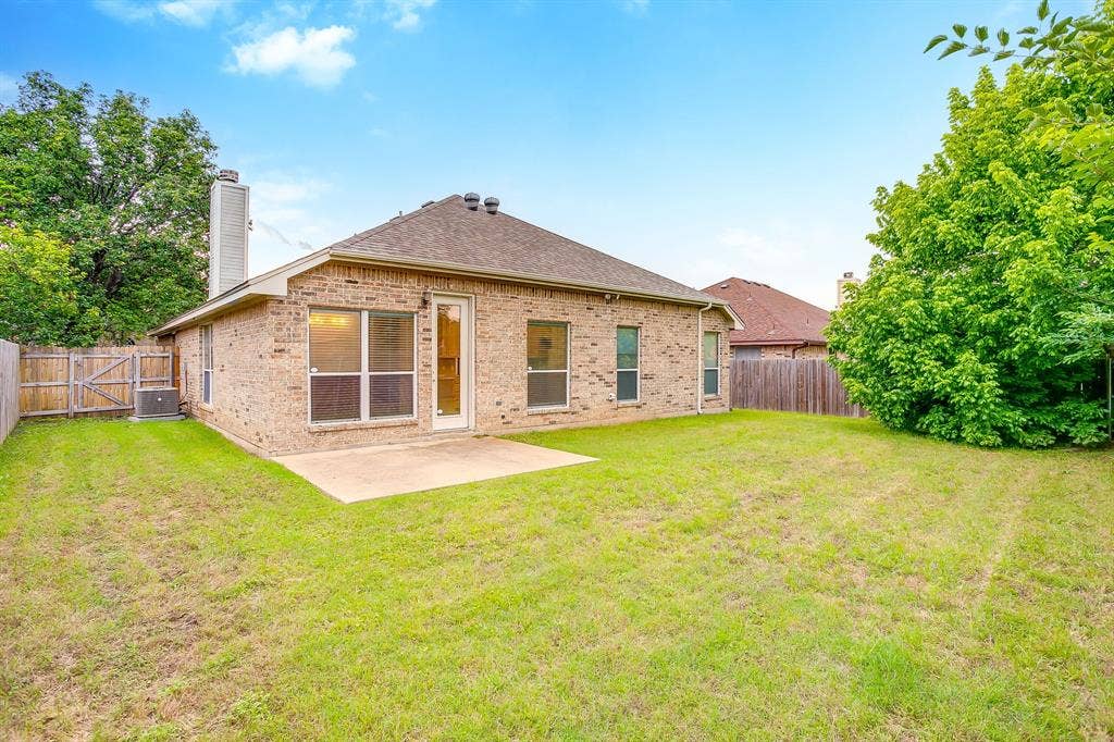 129 Hirth Drive, Crowley, TX 76036 129 Hirth Drive, Crowley, TX 76036