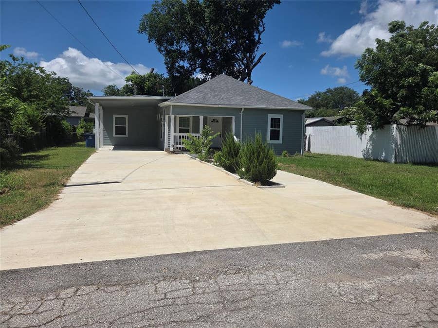 Property photo for 203 E Ann Street, Kaufman, TX