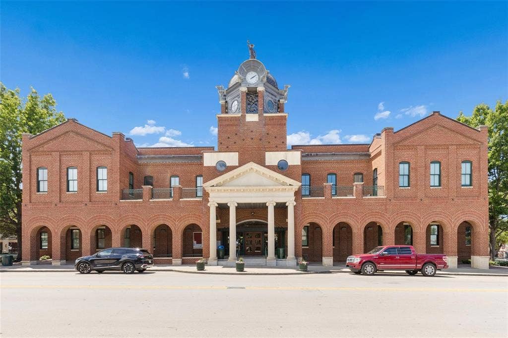 1120 S Pine Street, Grapevine, TX 76051 Classic Texas architecture and small-town charm at Grapevine City Hall — the heart of one of North Texas’ most vibrant historic districts.