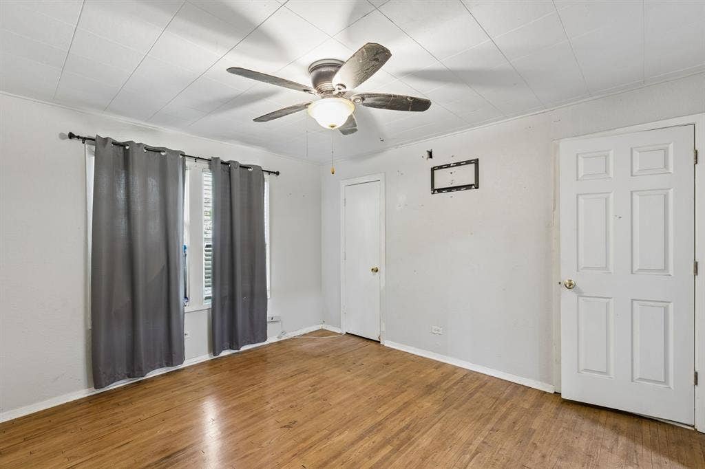 1120 S Pine Street, Grapevine, TX 76051 1120 S Pine Street, Grapevine, TX 76051