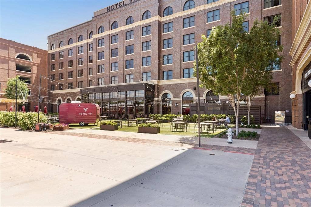 1120 S Pine Street, Grapevine, TX 76051 Luxury meets Texas charm at Hotel Vin — where outdoor entertainment, live music, and the premier dining experience of Harvest Hall bring Historic Main Street to life.