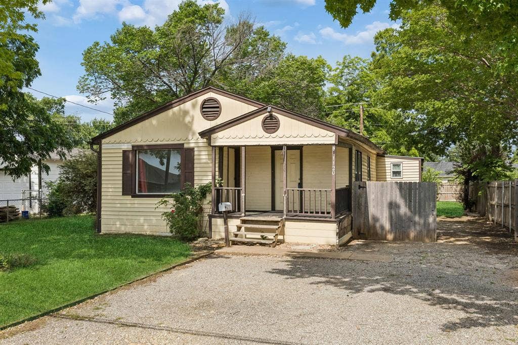 1120 S Pine Street, Grapevine, TX 76051 1120 S Pine Street, Grapevine, TX 76051