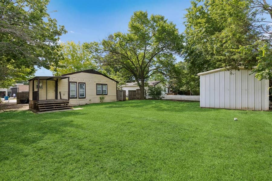 Property photo for 1120 S Pine Street, Grapevine, TX