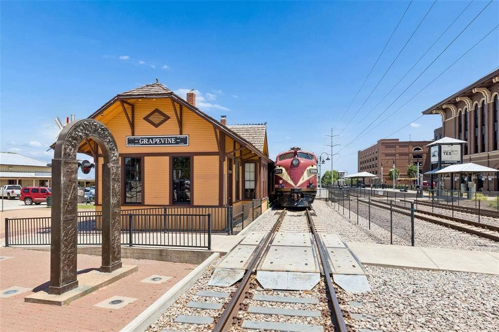 1120 S Pine Street, Grapevine, TX 76051 All aboard the Grapevine Vintage Railroad — a journey through Texas history with vintage charm right in the heart of downtown.