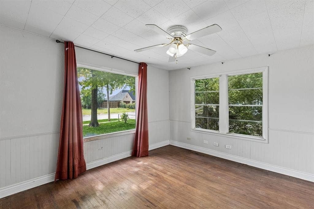 1120 S Pine Street, Grapevine, TX 76051 1120 S Pine Street, Grapevine, TX 76051
