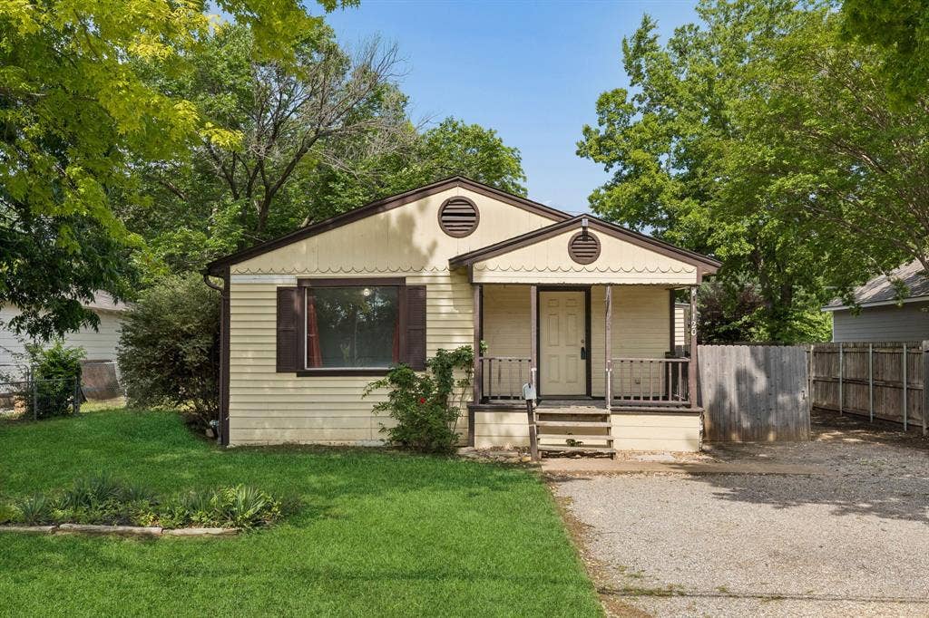 1120 S Pine Street, Grapevine, TX 76051 1120 S Pine Street, Grapevine, TX 76051