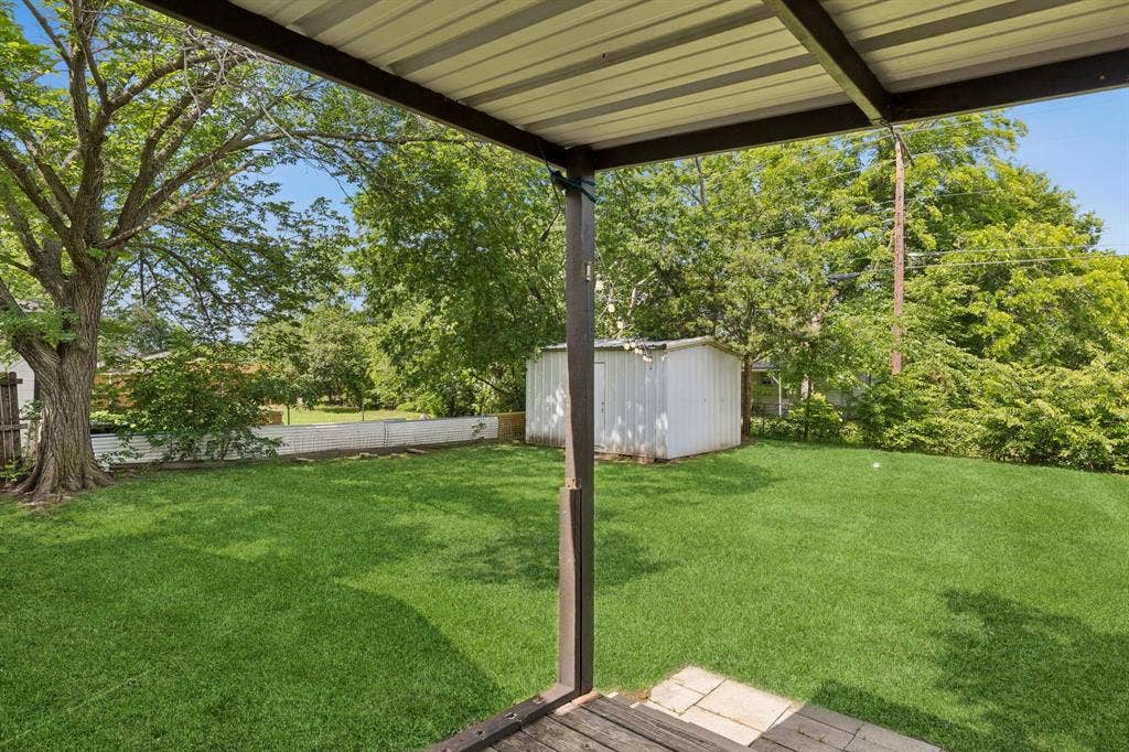 1120 S Pine Street, Grapevine, TX 76051 1120 S Pine Street, Grapevine, TX 76051