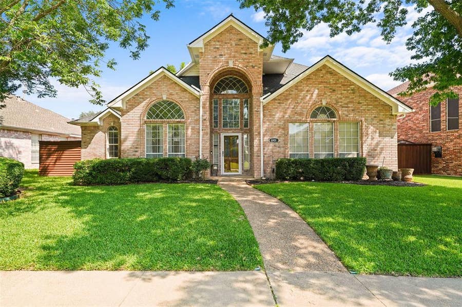 Property photo for 8901 Lakepointe Avenue, Rowlett, TX