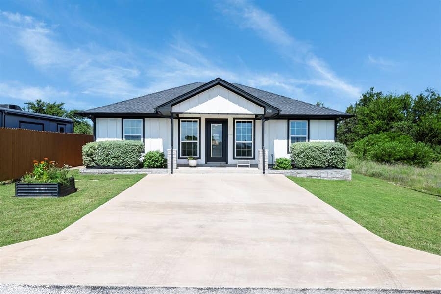Property photo for 2308 Centaurus Way, Granbury, TX