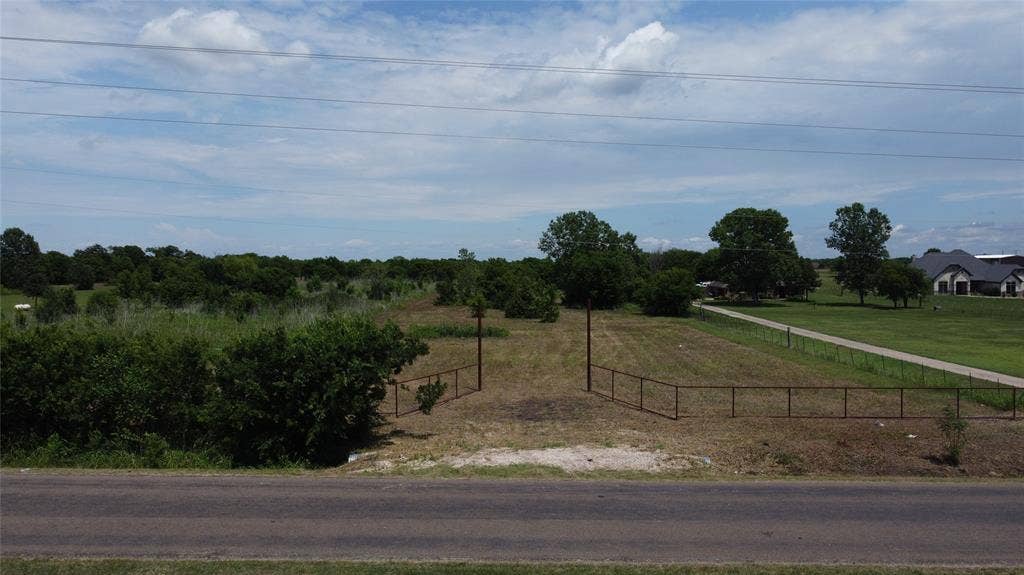 660 S Westmoreland Road, Waxahachie, TX 75167 660 S Westmoreland Road, Waxahachie, TX 75167